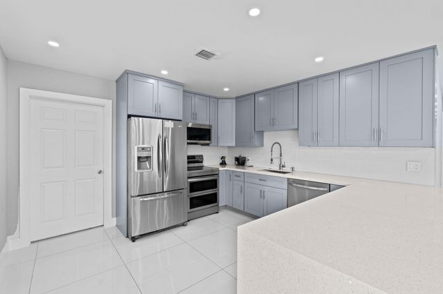 670 SW 29th Avenue, Fort Lauderdale, FL 33312