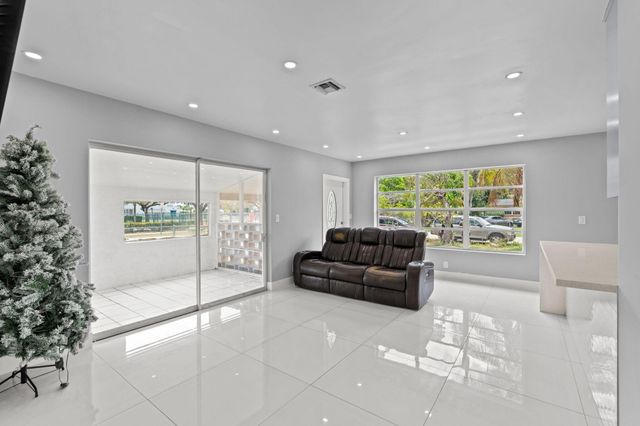 670 SW 29th Avenue, Fort Lauderdale, FL 33312