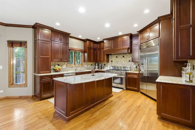 2501 Muirfield Court, St. Charles, IL 60174