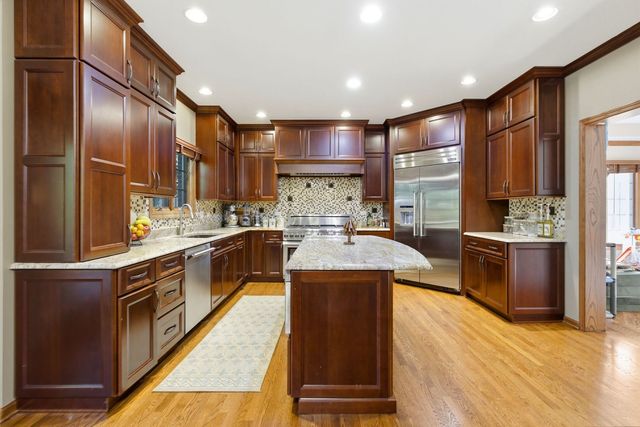 2501 Muirfield Court, St. Charles, IL 60174