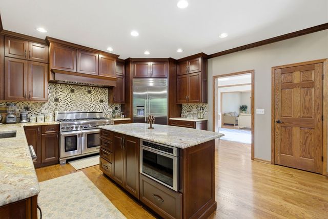 2501 Muirfield Court, St. Charles, IL 60174