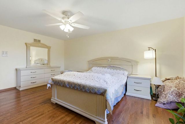 2501 Muirfield Court, St. Charles, IL 60174