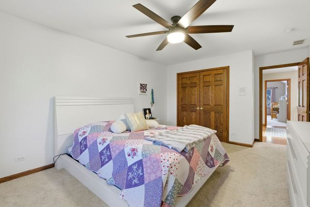 2501 Muirfield Court, St. Charles, IL 60174