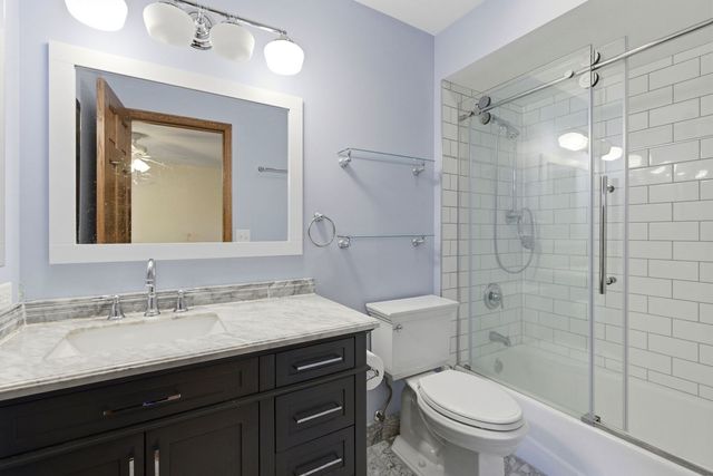 2501 Muirfield Court, St. Charles, IL 60174