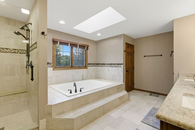 2501 Muirfield Court, St. Charles, IL 60174