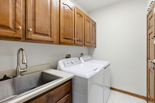 2501 Muirfield Court, St. Charles, IL 60174