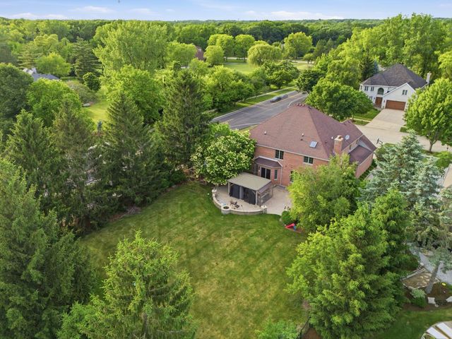 2501 Muirfield Court, St. Charles, IL 60174