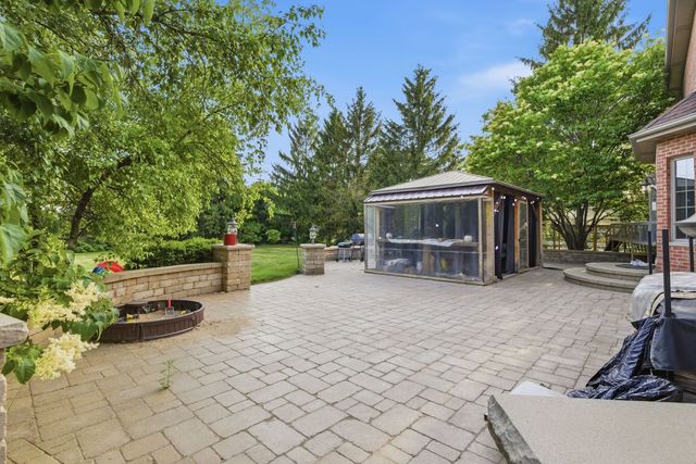 2501 Muirfield Court, St. Charles, IL 60174