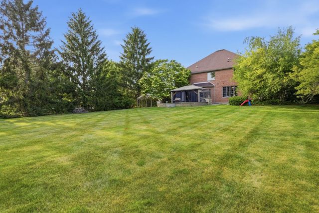 2501 Muirfield Court, St. Charles, IL 60174