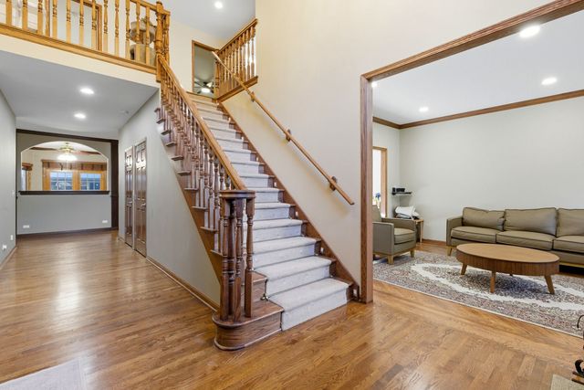 2501 Muirfield Court, St. Charles, IL 60174