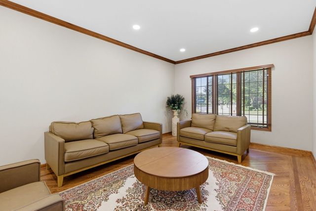 2501 Muirfield Court, St. Charles, IL 60174