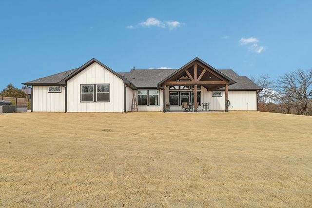 165 Rolling Bend Road, Alvord, TX 76225