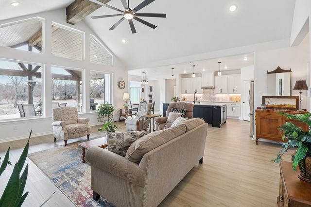 165 Rolling Bend Road, Alvord, TX 76225