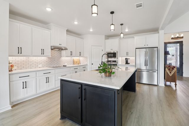 165 Rolling Bend Road, Alvord, TX 76225