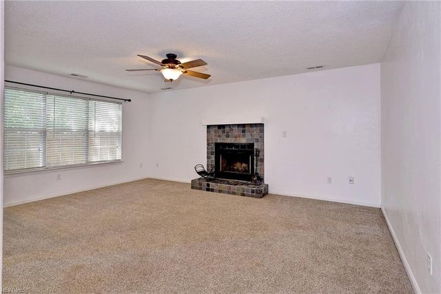 1596 Winthrope DR, Newport News, VA 23602