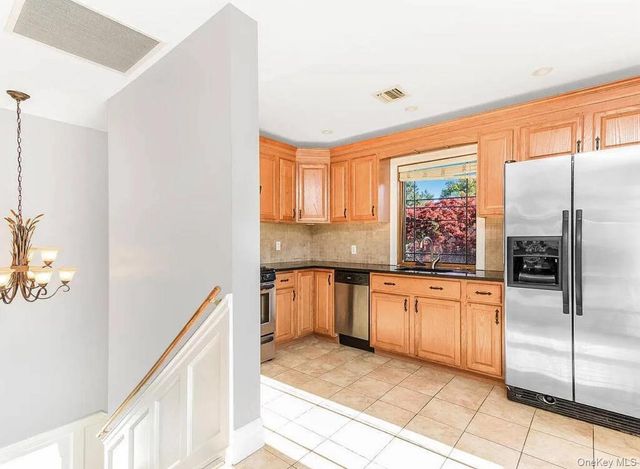 113 Maple Place 2nd Floor, Yonkers, NY 10704