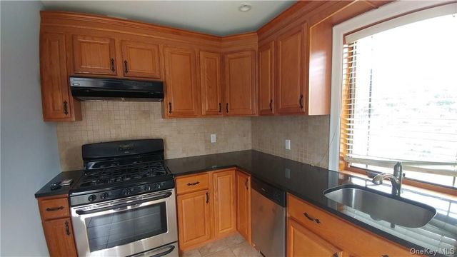 113 Maple Place 2nd Floor, Yonkers, NY 10704