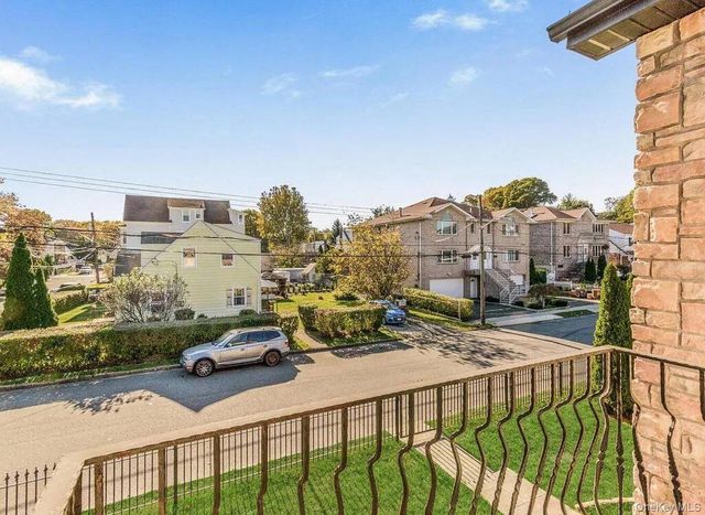 113 Maple Place 2nd Floor, Yonkers, NY 10704