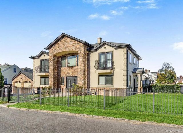 113 Maple Place 2nd Floor, Yonkers, NY 10704