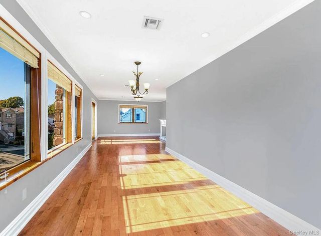 113 Maple Place 2nd Floor, Yonkers, NY 10704