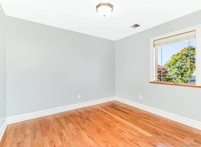 113 Maple Place 2nd Floor, Yonkers, NY 10704