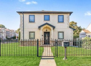 113 Maple Place 2nd Floor, Yonkers, NY 10704