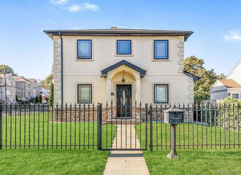 113 Maple Place 2nd Floor, Yonkers, NY 10704