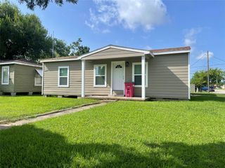 1531 W 5th Street, Freeport, TX 77541
