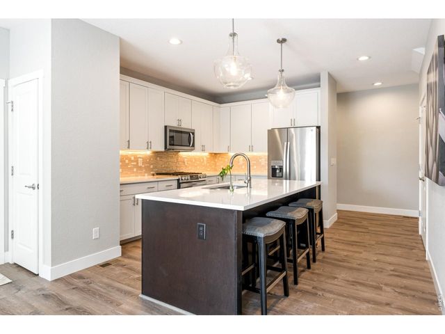 813 Grandview Mdws Dr, Longmont, CO 80503