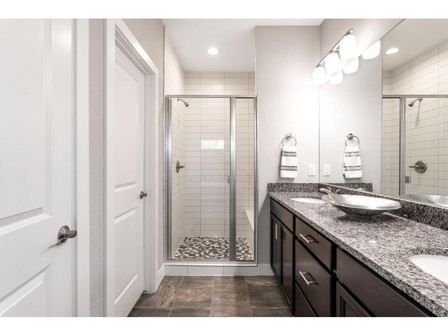 813 Grandview Mdws Dr, Longmont, CO 80503