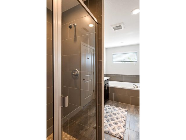 813 Grandview Mdws Dr, Longmont, CO 80503