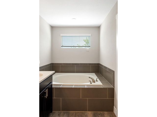 813 Grandview Mdws Dr, Longmont, CO 80503