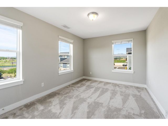813 Grandview Mdws Dr, Longmont, CO 80503