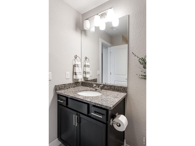 813 Grandview Mdws Dr, Longmont, CO 80503