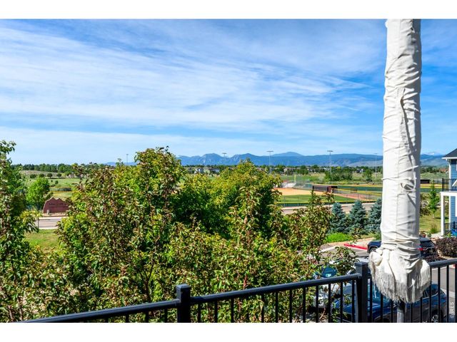 813 Grandview Mdws Dr, Longmont, CO 80503