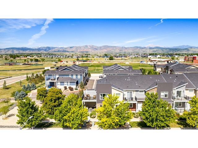 813 Grandview Mdws Dr, Longmont, CO 80503