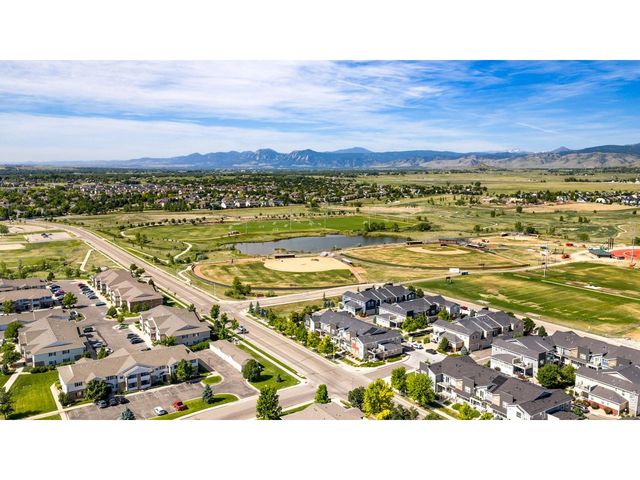 813 Grandview Mdws Dr, Longmont, CO 80503