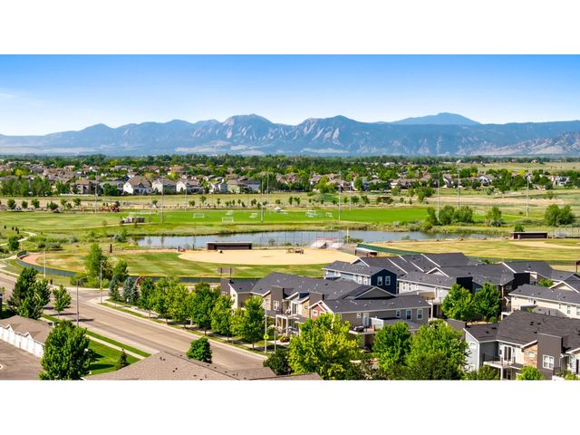 813 Grandview Mdws Dr, Longmont, CO 80503