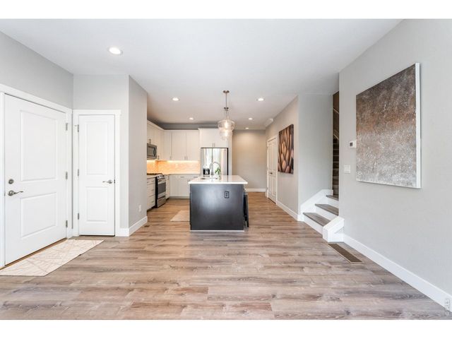 813 Grandview Mdws Dr, Longmont, CO 80503