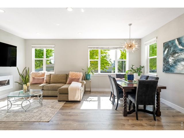 813 Grandview Mdws Dr, Longmont, CO 80503