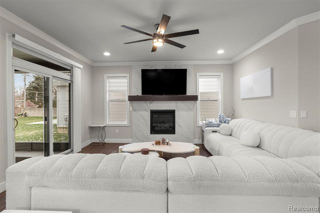 8615 Greendale Drive, Sterling Heights, MI 48312