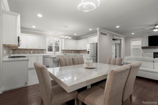 8615 Greendale Drive, Sterling Heights, MI 48312