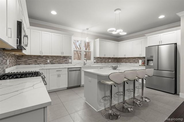 8615 Greendale Drive, Sterling Heights, MI 48312