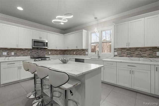 8615 Greendale Drive, Sterling Heights, MI 48312