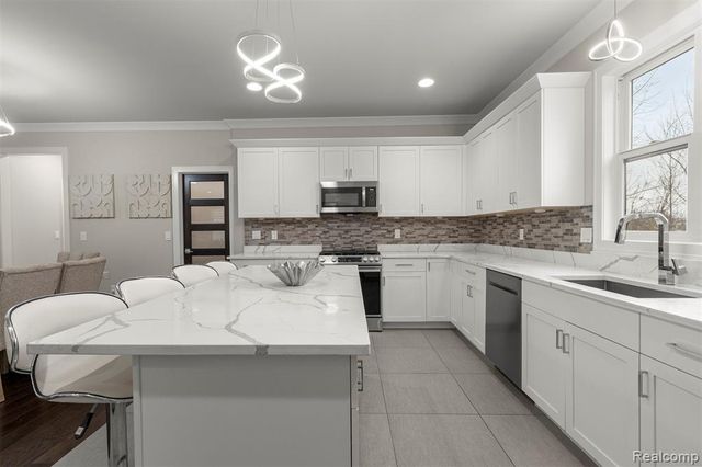 8615 Greendale Drive, Sterling Heights, MI 48312