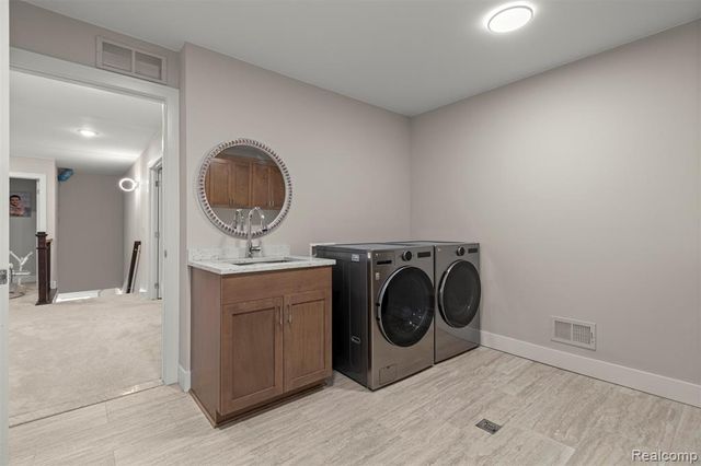 8615 Greendale Drive, Sterling Heights, MI 48312