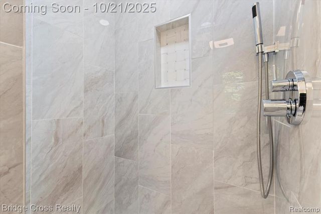 17537 Roseland Boulevard, Lathrup Village, MI 48076