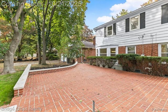 17537 Roseland Boulevard, Lathrup Village, MI 48076