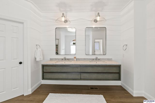 6026 Country Club Oaks Place, Omaha, NE 68152