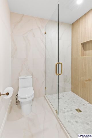 6026 Country Club Oaks Place, Omaha, NE 68152